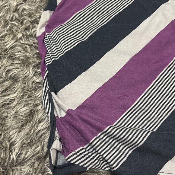 Stripe one sleeve shirt - Picture 2 of 4